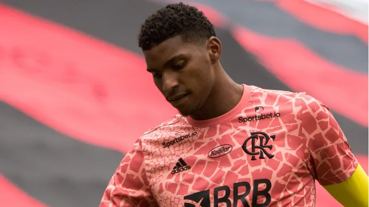Hugo Souza fechou com o Corinthians.
