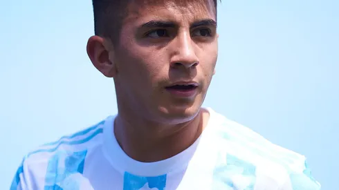 Almada durante partida pela Seleção Argentina