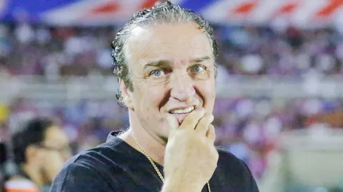 Cuca técnico do Athletico-PR durante partida contra o Fortaleza no estadio Presidente Vargas (CE) pelo campeonato Brasileiro A 2024.