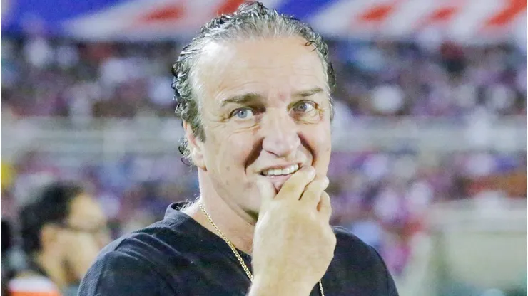 Cuca técnico do Athletico-PR durante partida contra o Fortaleza no estadio Presidente Vargas (CE) pelo campeonato Brasileiro A 2024.