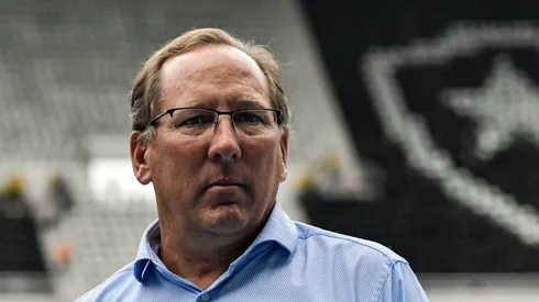 Textor acerta saída de Kawan.