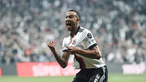 Souza atuando no Besiktas em 2022