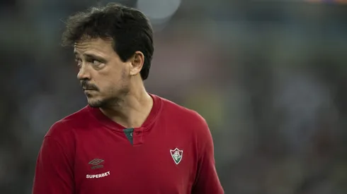 Fernando Diniz durante confronto contra o Atlético-GO no Brasileirão de 2024.