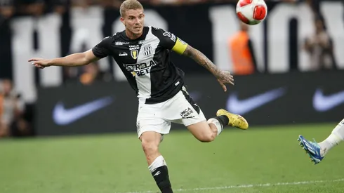 Ponte Preta em campo contra o Corinthians (Vilmar Bannach / Alamy Stock Photo)