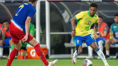Rodrygo em ação com a camisa do Brasil (Newscom / Alamy Stock Photo)