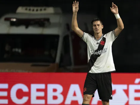 Estrella celebra primeiro gol como profissional do Vasco