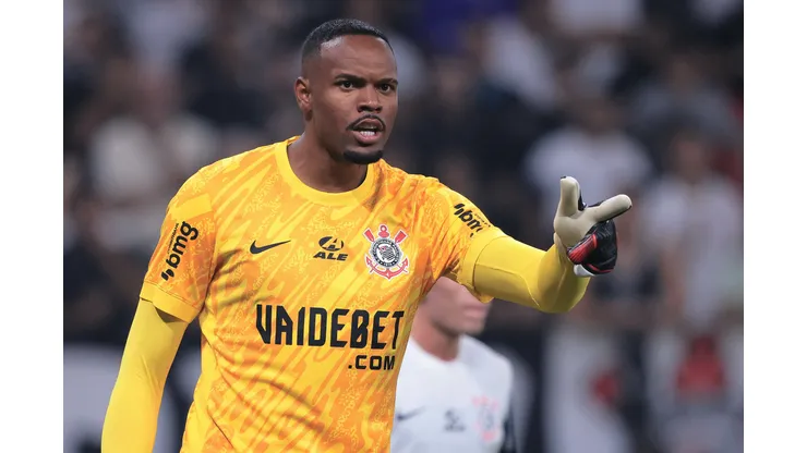 Carlos Miguel durante confronto contra o América-RN na Copa do Brasil 2024.