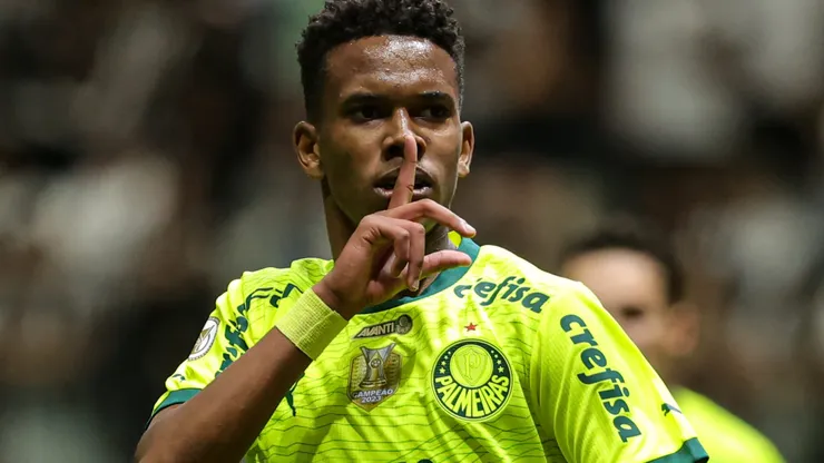 Estevão, jogador do Palmeira.