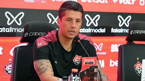 Vitória pode improvisar zagueiros (Imagem: Walmir Cirne/AGIF)