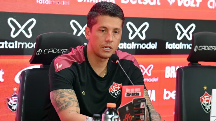 Vitória pode improvisar zagueiros (Imagem: Walmir Cirne/AGIF)