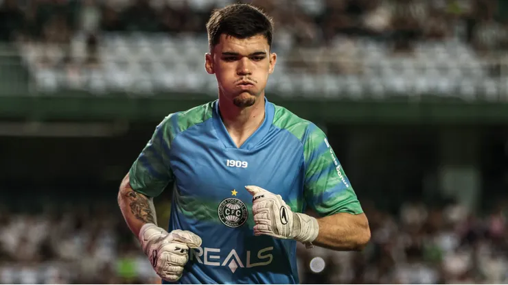 Arqueiro vao continuar na equipe até 2027.