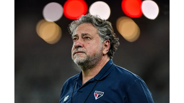 Júlio Casares durante confronto contra o Flamengo no Campeonato Brasileiro de 2024.