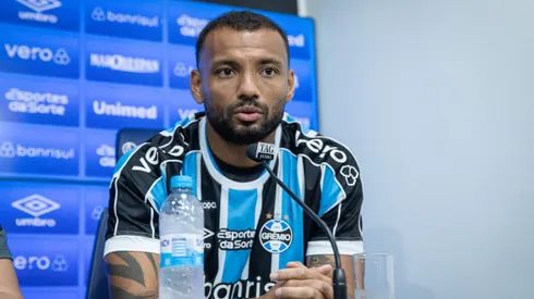 Vice-presidente de futebol Antonio Brum, apresenta os atacantes Lucas Bezossi e Joao Pedro como novos reforços do Gremio para a temporada 2023. Atacante passa por um péssimo momento no time gaúcho.
