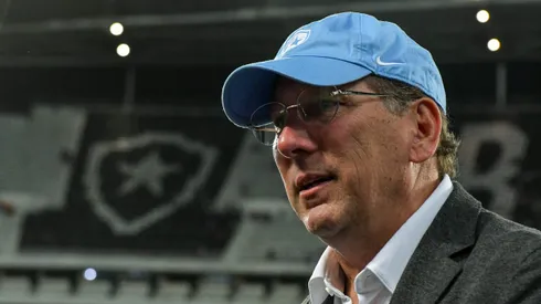 Textor deseja a contratatação de atletas para duas posições.