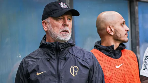 Mano Menezes tecnico do Corinthians durante partida contra o Gremio no estadio Arena do Gremio pelo campeonato Brasileiro A 2023. Treinador não é bem visto pelos vascaínos