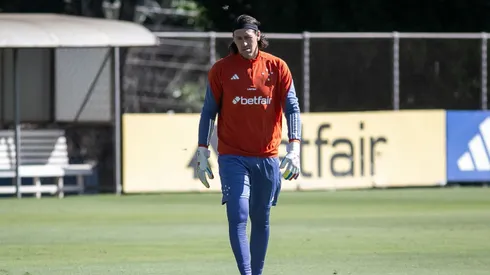 Cássio segue treinando na Toca ds Raposa enquanto aguarda a abertura da janela.