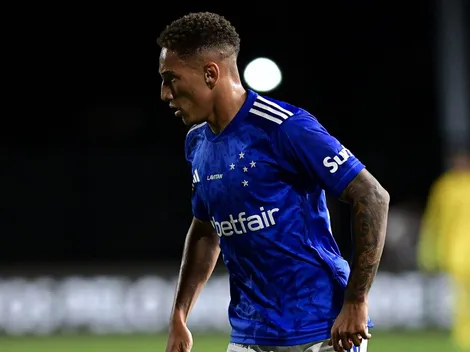 Robert vive momento dramático do Cruzeiro e defendido por Seabra