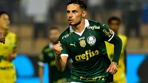 Raphael Veiga comemora gol pelo Palmeiras (Eduardo Carmim / Alamy Stock Photo)