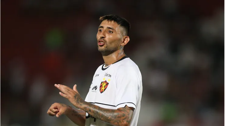 Alan Ruiz pede para deixar o Sport.