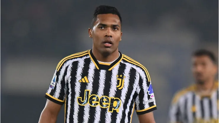 Alex Sandro durante partida com o Juventus, clube com o qual rescindiu recentemente.