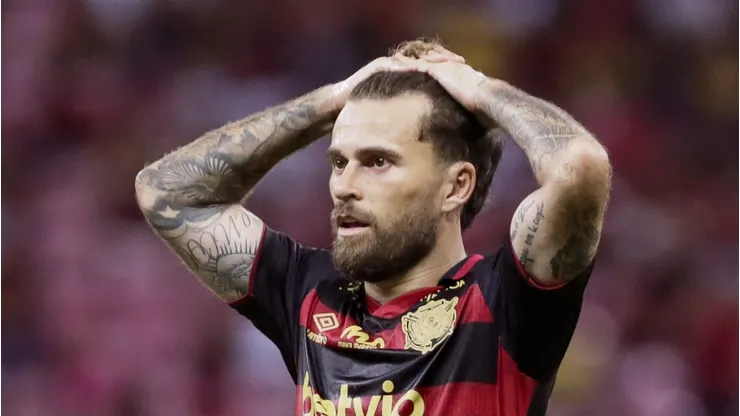 Lucas Lima jogador do Sport lamenta durante partida contra o Mirassol no estadio Arena Pernambuco pelo campeonato Brasileiro B 2024.