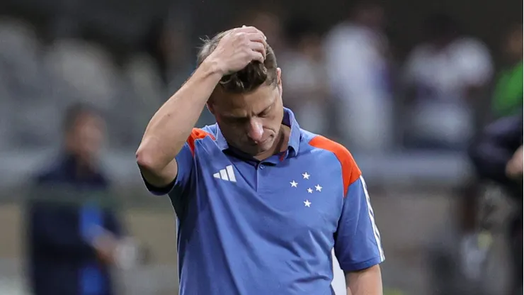 Fernando Seabra técnico do Cruzeiro durante partida contra o Cuiaba no estadio Mineirao pelo campeonato Brasileiro A 2024.