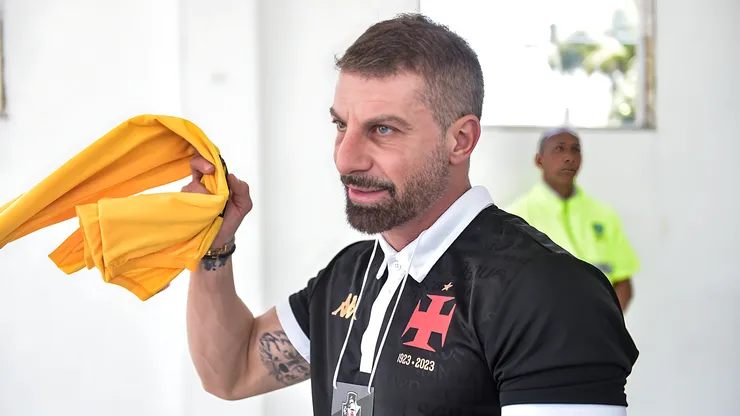 Pedrinho, candidato da chapa Sempre Vasco, durante a eleição a qual elege o Presidente do Vasco da Gama para o Triênio 2024 a 2026, realizada na Sede do Calabouço, centro do Rio de janeiro. Ídolo pode mandar o meia embora