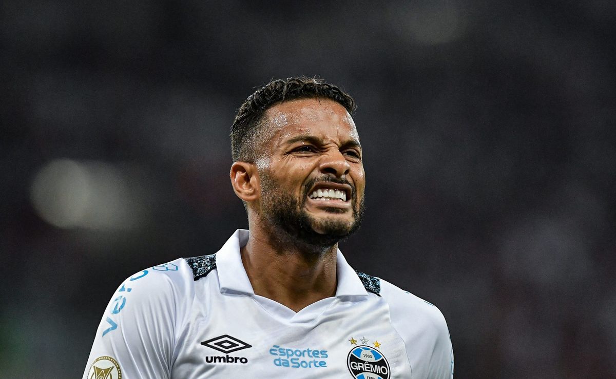 Reinaldo Rianto Reinaldo vai mal e sofre pressão no Grêmio: