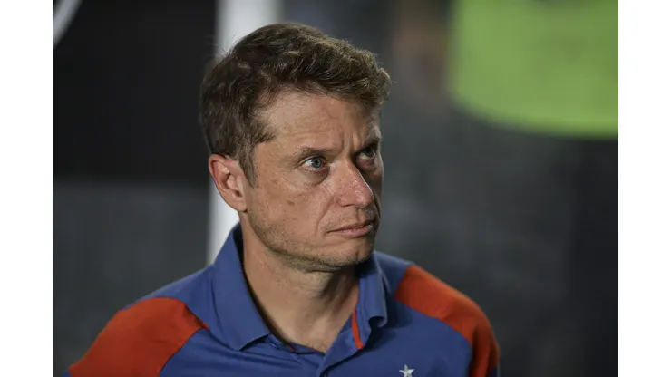 Fernando Seabra durante confronto contra o Vasco no Campeonato Brasileiro de 2024.
