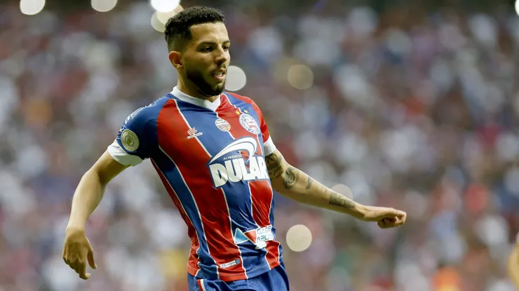 Flávio quando atuava pelo Bahia em 2019; Volante segue com futuro incerto