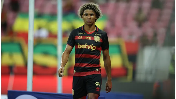 Pedro Lima promessa do Sport. Jogador está com venda encaminhada para o Wolves.