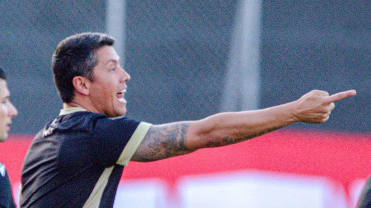 Tiago Carpini tecnico do Vitoria durante partida contra o Internacional no estadio Barradao pelo campeonato Brasileiro A 2024. Jhony Pinho/AGIF