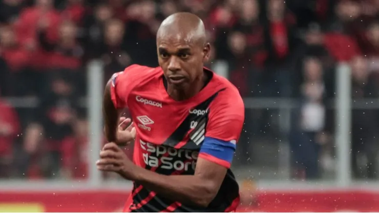 Fernandinho jogador do Athletico-PR durante partida contra o Danubio no estadio Arena da Baixada pelo campeonato Copa Sul-Americana 2024. Robson Mafra/AGIF
