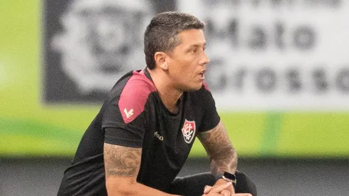 Thiago Carpini tecnico do Vitoria durante partida contra o Cuiaba no estadio Arena Pantanal pelo campeonato Brasileiro A 2024. Gil Gomes/AGIF