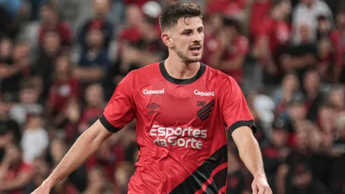 Di Yorio jogador do Athletico-PR durante partida contra o Operario no estadio Arena da Baixada pelo campeonato Paranaense 2024.