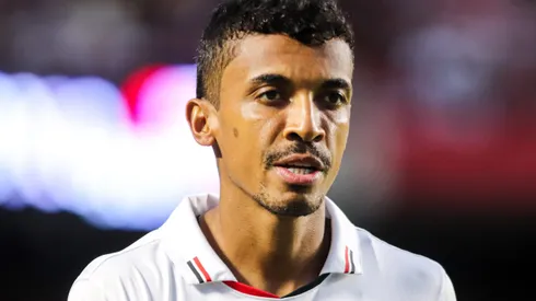 Luiz Gustavo durante confronto contra o Bragantino no Brasileirão.