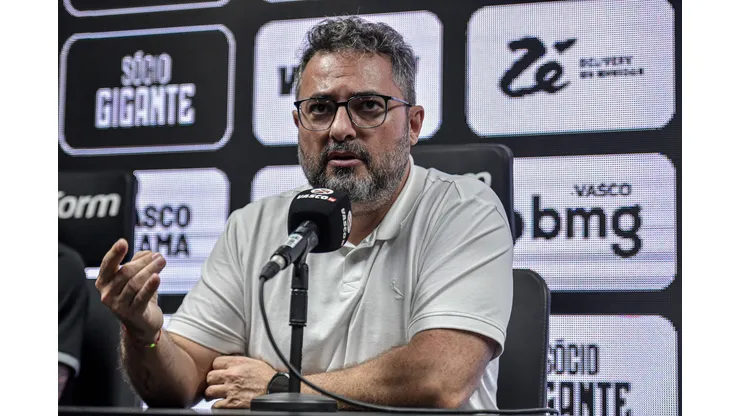 Alexandre Mattos em entrevista coletiva no Vasco. Diretor abriu o jogo sobre Matheus Henrique.