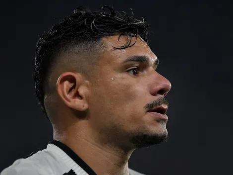 Botafogo toma decisão sobre renovação de Tiquinho Soares
