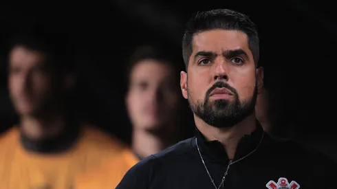 António Oliveira vem montando o Corinthians para o clássico – Foto: Ettore Chiereguini/AGIF