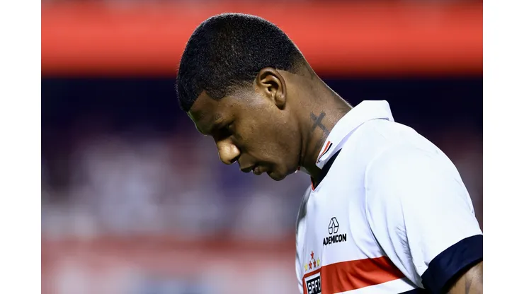 Arboleda durante confronto contra o Cruzeiro no Campeonato Brasileiro. Zagueiro não preocupa para clássico.