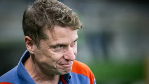 Treinador vai encarar o Vasco com elenco praticamente completo.