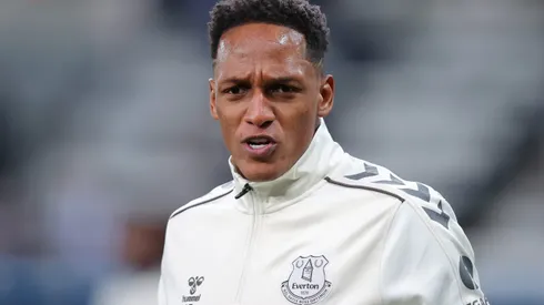 Mina durante confronto contra o Newcastle em 2022. Zagueiro é alvo do Internacional.