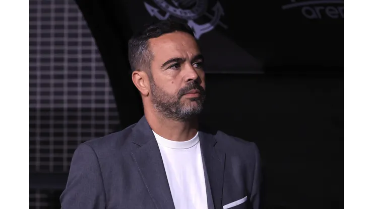 Artur Jorge durante confronto contra o Corinthians no Campeonato Brasileiro de 2024. Treinador falou sobre embate com o Palmeiras na Libertadores.