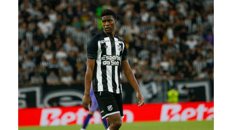 Jonathan Jesus durante confronto contra o Coritiba na Série B do Campeonato Brasileiro.