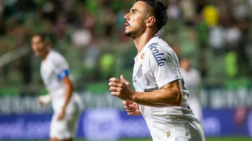 O santista Willian do Bigode comemora seu gol durante partida. (Sipa US / Alamy Stock Photo)