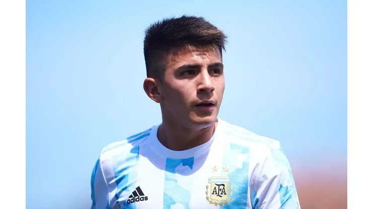 Thiago Almada durante amistoso com a Seleção da Argetina sub-23 contra a Dinamarca.