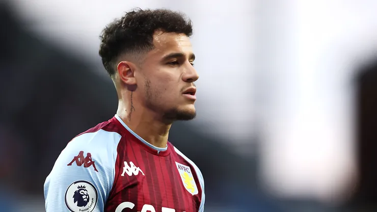 Philippe Coutinho of Aston Villa looks on during the Premier League match between Aston Villa and Liverpool at Villa Park on May 10, 2022 in Birmingham, England. Meio-campista fez condições para voltar ao Vasco da Gama.