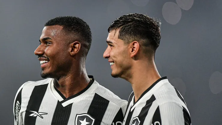 Cuiabano jogador do Botafogo durante partida contra o Vitoria no estadio Engenhao pelo campeonato Copa Do Brasil 2024. Jogador foi elogiado pelos gremistas.