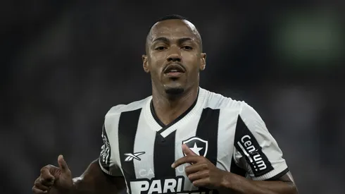 Marlon Freitas renovou até 2026.
