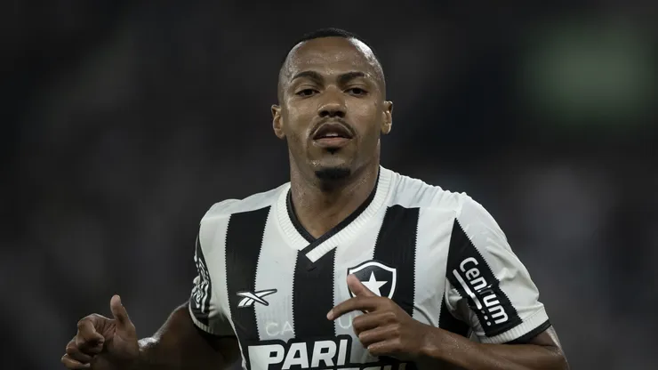 Marlon Freitas renovou até 2026.